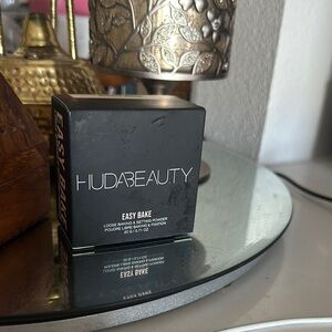 Huda Beauty Easy Bake Loose Baking & Setting Powder - Banana Bread